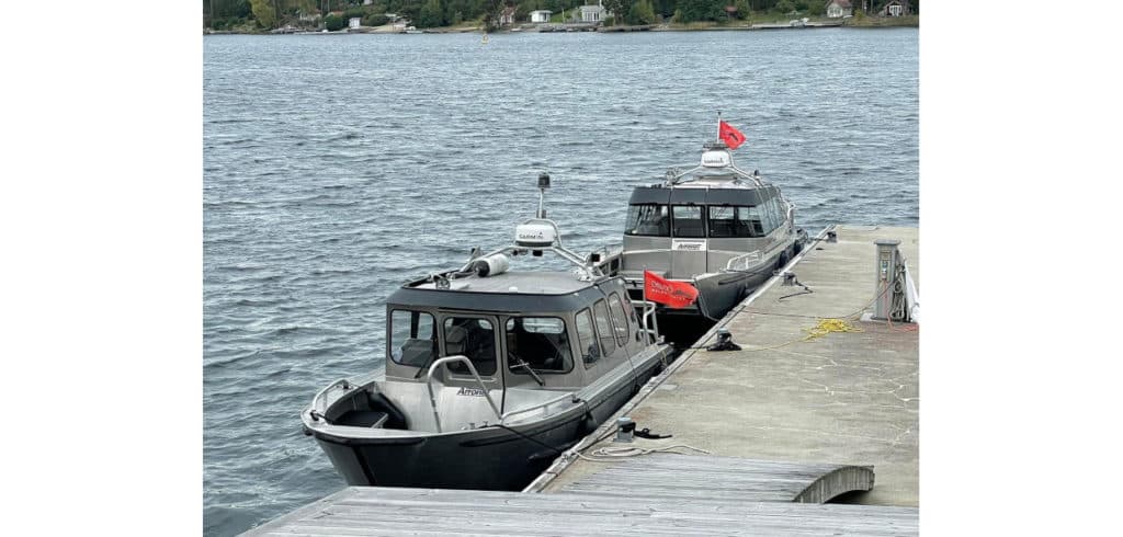 Dalarö Måleriservice går till Håndverksgruppen Dalarö Måleriservice är känt för att utföra målningstjänster till sjöss med egen servicebåt. Foto Håndverksgruppen