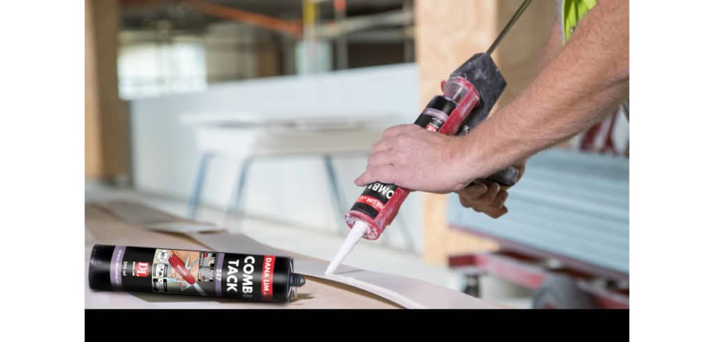 Fog och lim i ett, för vått och torrt, ute som inne. Tillverkaren hoppas mångsidigheten gör produkten till byggvaruhandelns nya favorit. Foto Dana Lim