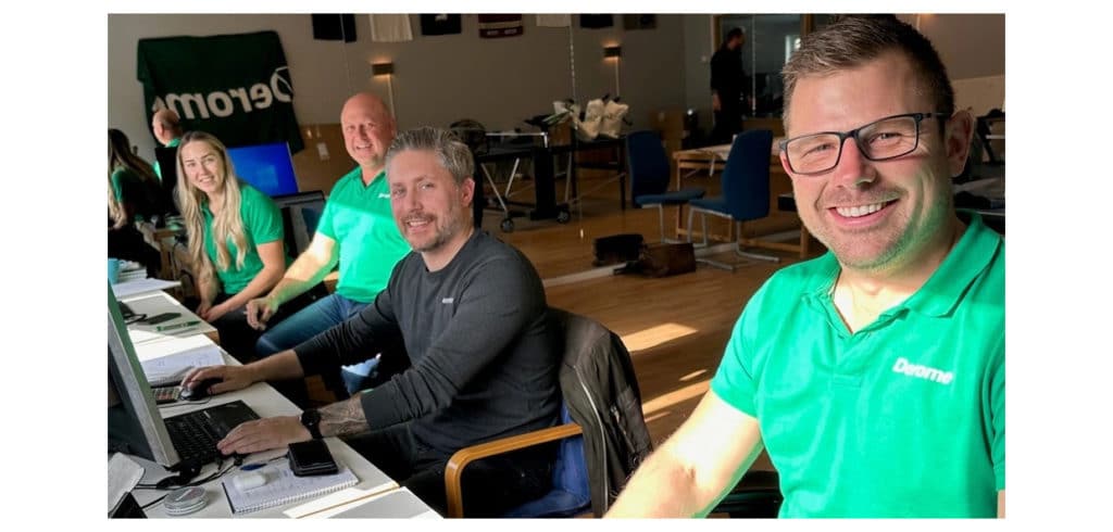 Glada miner vid beskedet att de nu kan flytta tillbaka. Foto Derome