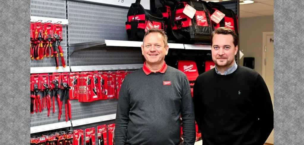 Peter Martinsson, Milwaukee Tool och Petter Lövström-Nord, Elektroskandia på plats i Elektroskandias butik i Rotebro, Sollentuna.