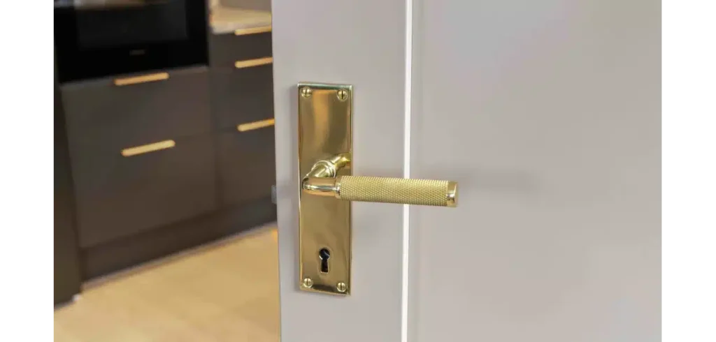 En långskylt är både snygg och praktisk, tycker Habo. Foto Habo