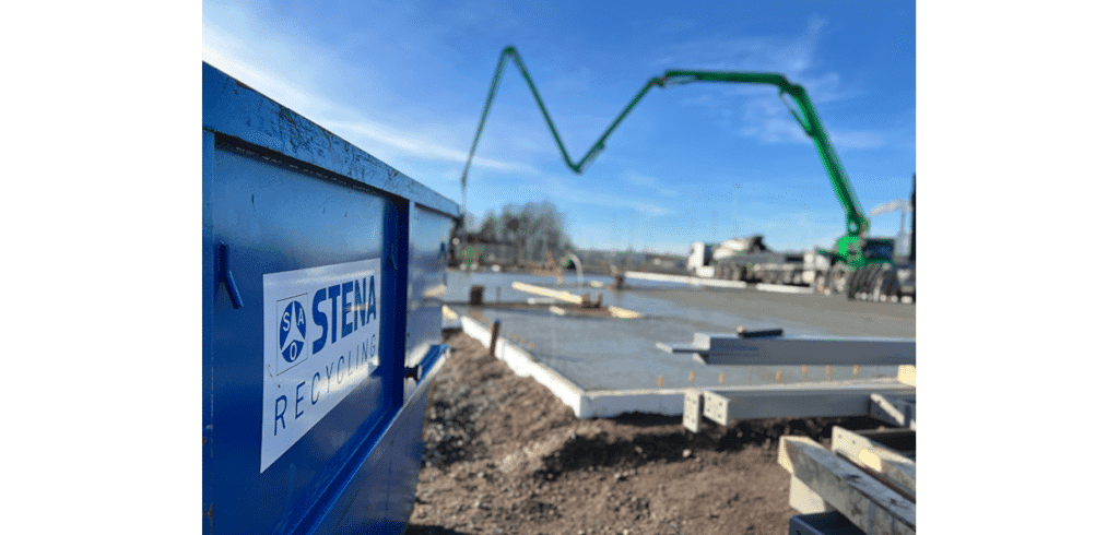 Hedins Trucks, Tuve Bygg och Stena samarbetar om att effektivare ta hand om plast, element och sandwichpaneler. Bild Hedin Trucks