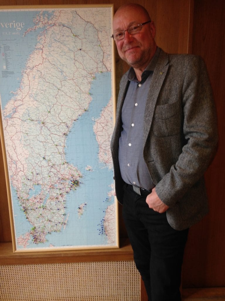 Bert Larsson - en nöjd vd vid kartan med alla landets XL-handlare