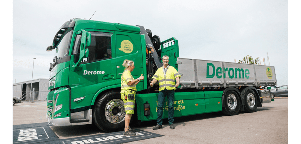 Deromes kranbil är den första tunga kundsålda kranbilen på el, avsedd för riktig trafik. Bild Derome