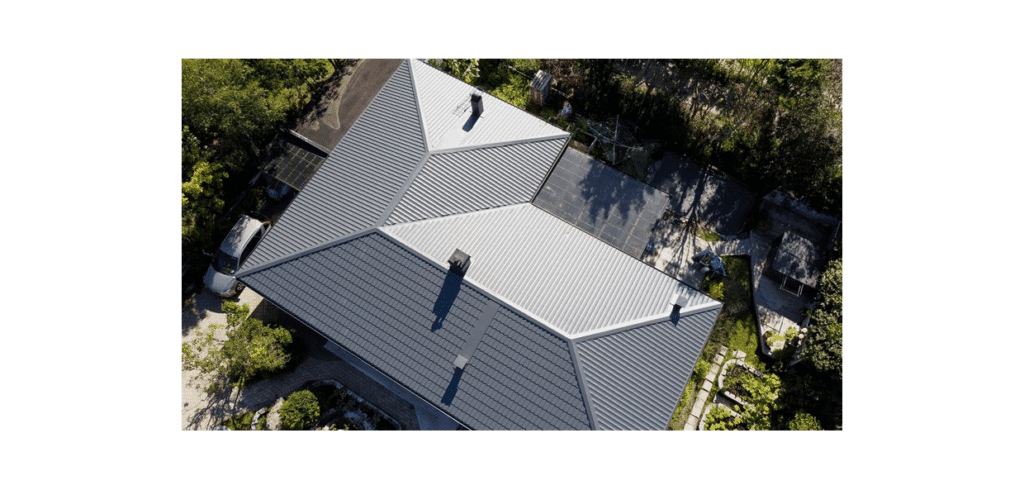 Var tredje husägare har aldrig varit uppe på taket Det kan bli dyrt om man inte ser till sitt tak. Bild Vesivek