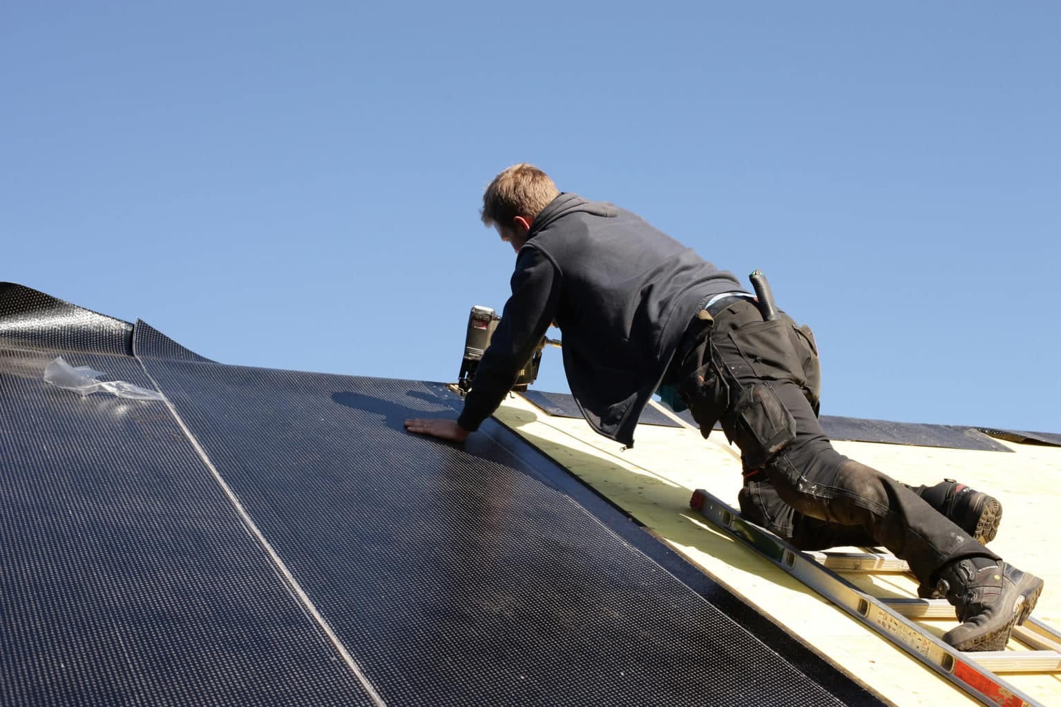 Mataki vill lyfta takbranschen med svensk modell Utbildning och svenska normer ska höja kvaliteten. Bild Mataki.
