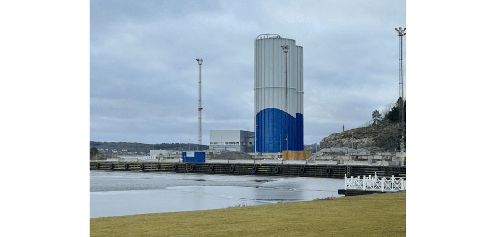 Nu blir det lättare att få tag på klimatvänlig betong Benders nya silo i Kärranäs Uddevalla.