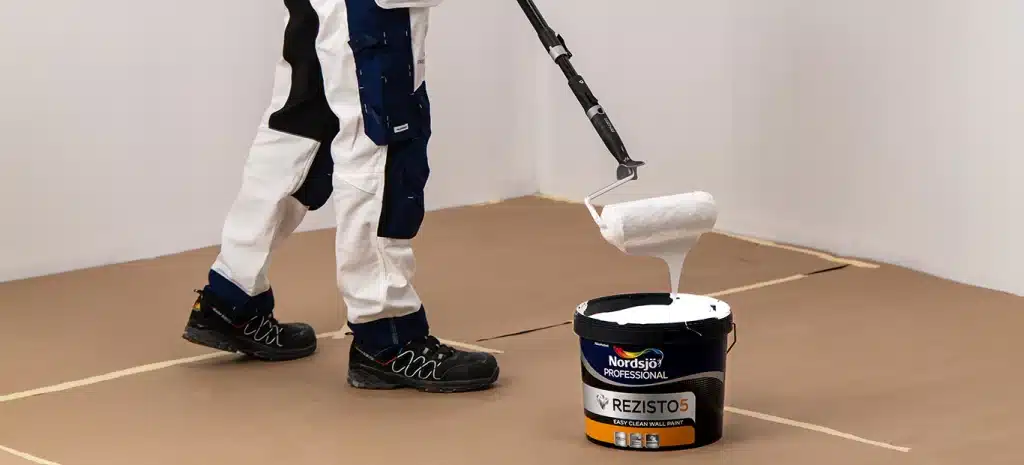 Nordsjö vann fläcktest Nordsjö Professional Rezisto Easy Clean 5 är vår tåligaste akrylatväggfärg någonsin, meddelar tillverkaren och får stöd av Rise. Bild Nordsjö.