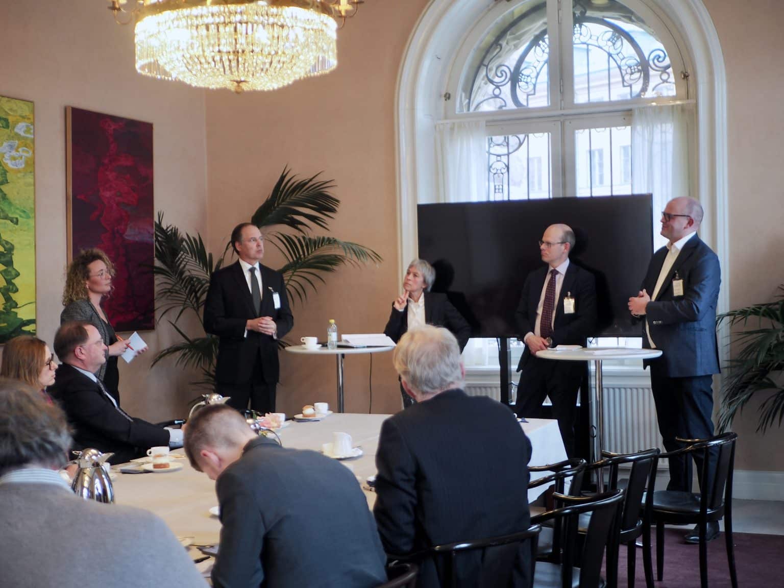 Beijer efterlyser snabb utökning av Rot På seminariet deltog Sveriges tidigare finansminister Anders Borg, samt representanter för Energiföretagen och Energieffektiviseringsföretagen. Foto Beijer