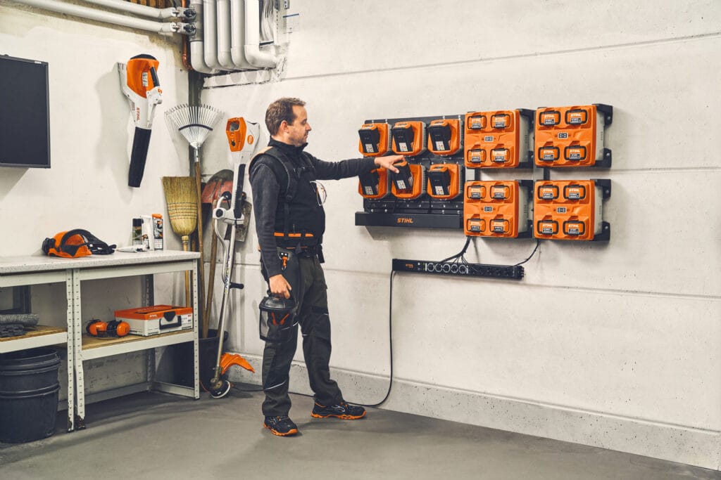 STIHL lanserar CM 10 – ladda upp till 40 batterier samtidigt