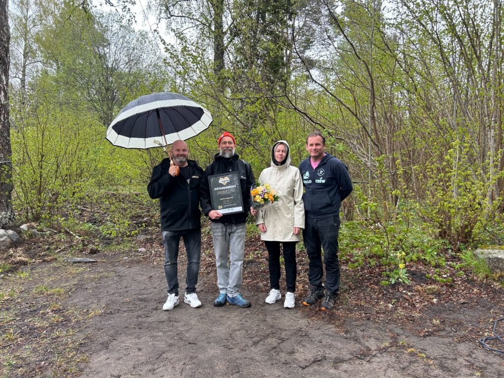 Från vänster, Krister Hagman, Säljchef XL-BYGG Pousette, Niklas Rubin, VD Stiftelsen Barnens ö, Helen Pousette, VD XL-BYGG Pousette, Anders Hedlund, Projektansvarig Stiftelsen Barnens Ö.